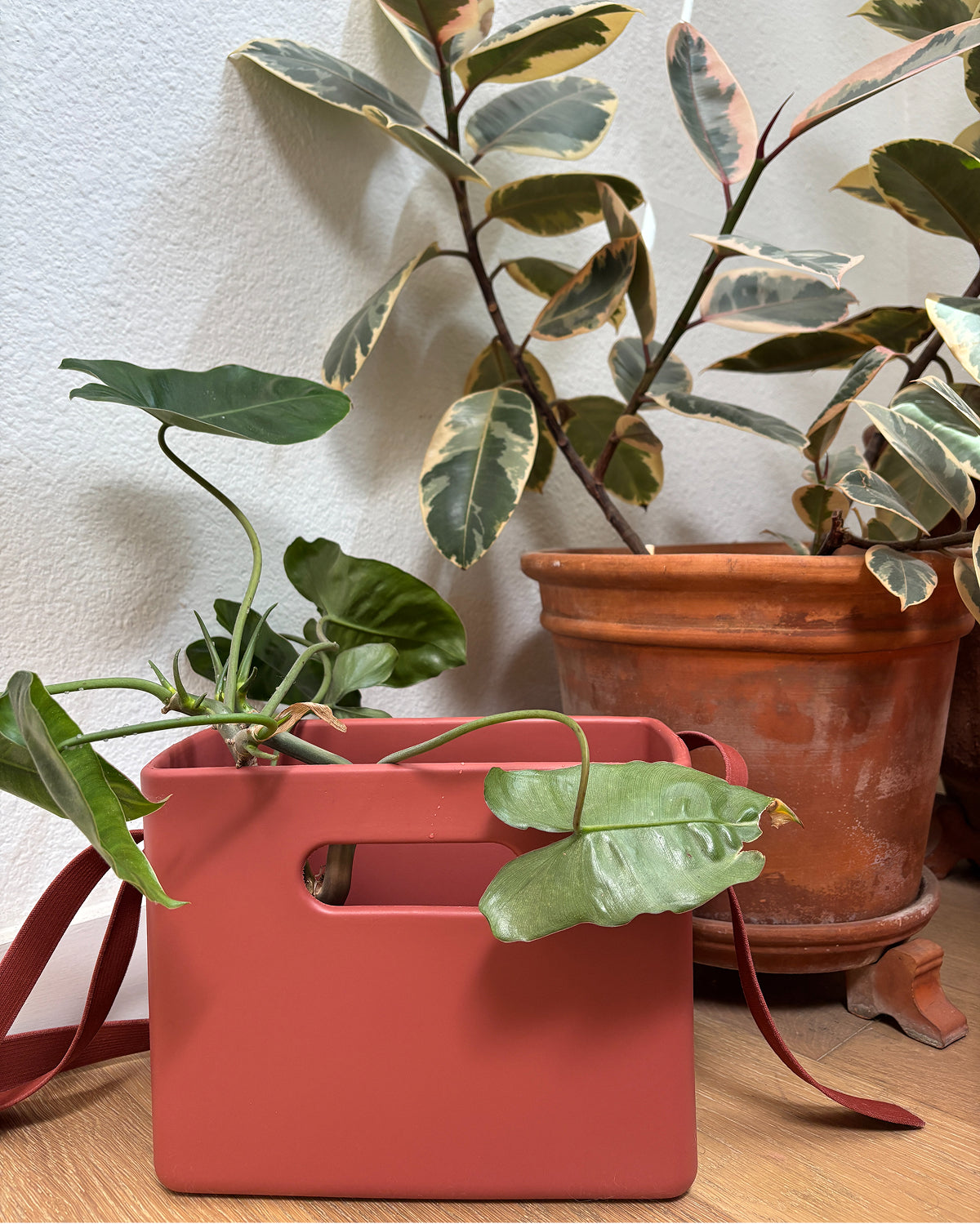 <span class='tracking-parsel'>U - EWT - S</span> <br/>Unit for storage, Liner [not pictured] for transport